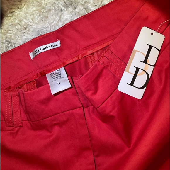 14 NWT Dalia Collection True Red Capri Pants w Folded Hem, Hook & Eye Closure - Picture 2 of 5